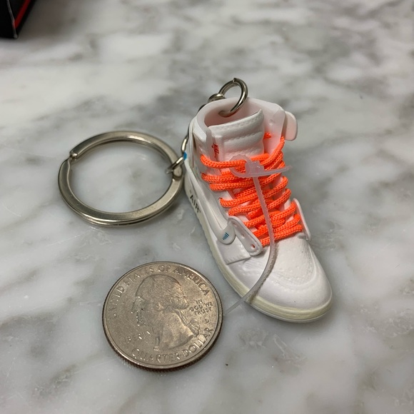 Off-White Air Jordan1 3D keychain 
(Orange Laces) - Picture 5 of 5